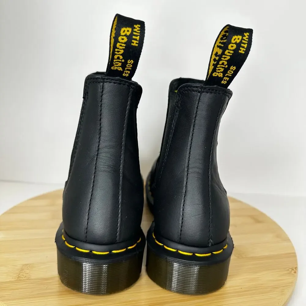Dr. Martens Originals 2976 Smooth Black Leather Chelsea Boots Womens Size 7